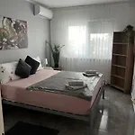 Haus El Milo Gazde/Camere de închiriat Jadranovo