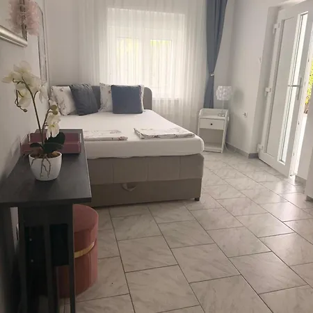 Haus El Milo Δωμάτια σε οικογενειακή κατοικία Jadranovo